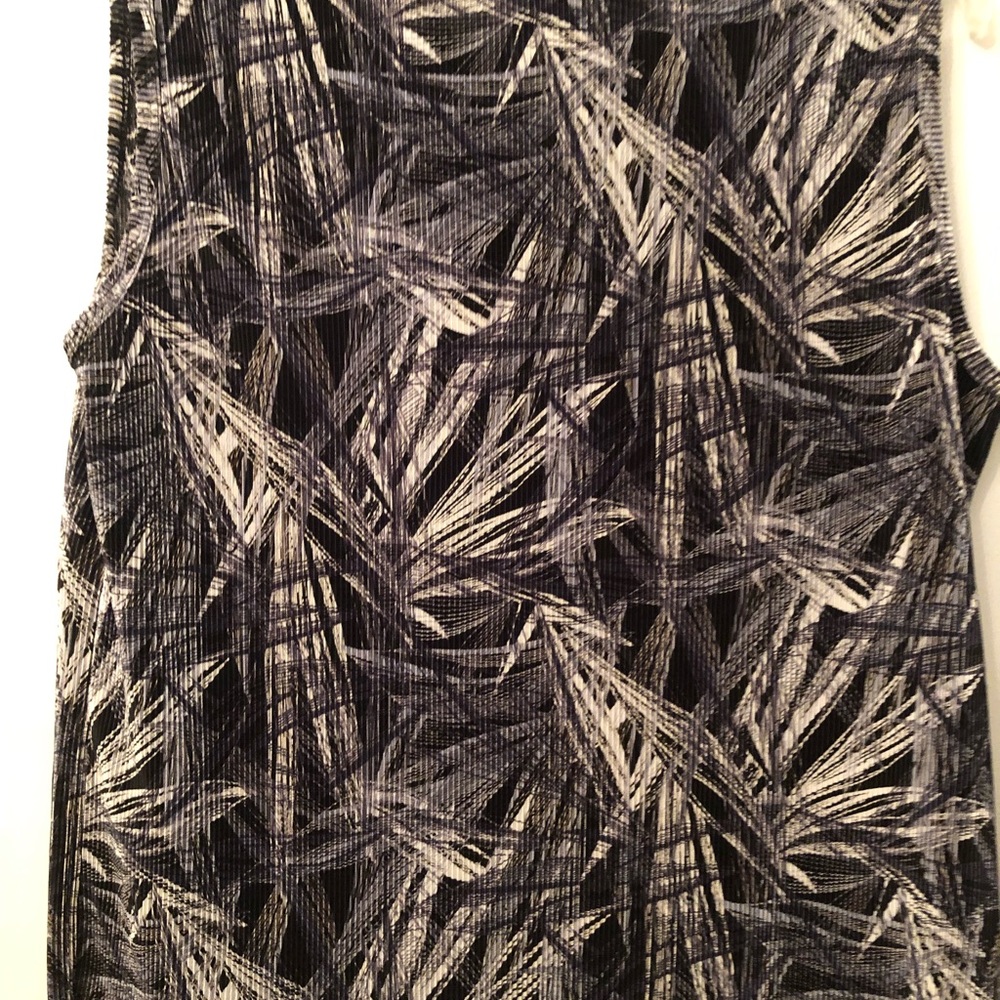 Bundle Of 3 Amazing & Versatile Tank Tops!! - image 8